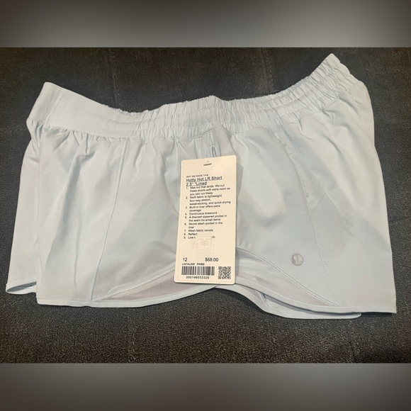 NWT Lululemon Hotty Hot Low Rise Shorts- 2.5" with liner - Picture 5 of 5